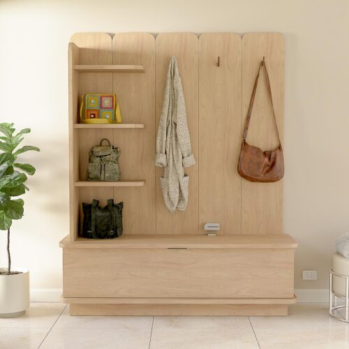 Mueble recibidor perchero Nube de 150cm en color natural con estantes laterales y banco de apoyo. Mueble exclusivo de Ciudad Muebles. Mobiliario con propósito.